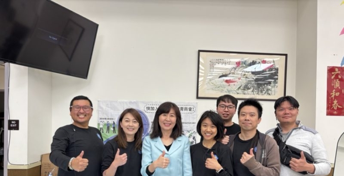 “衣衣不舍”二手市集 点燃苗必达热情