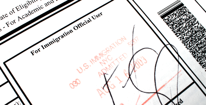 美国逾1800国际生被吊销签证 中国学生近300