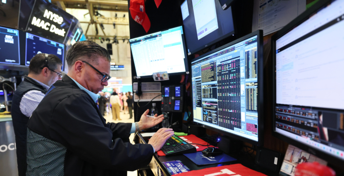 川普表示无意解雇鲍威尔 全球股市反弹