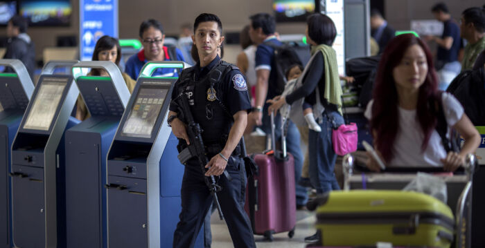 移民与福利查核趋严 华人漏洞难钻