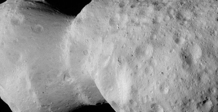 NASA露西号探测器拍到奇特的小行星近景