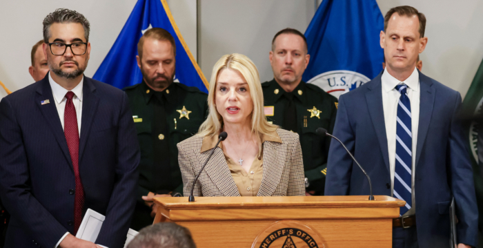 美缉毒局突袭科罗拉多夜店 逮捕逾百非法移民