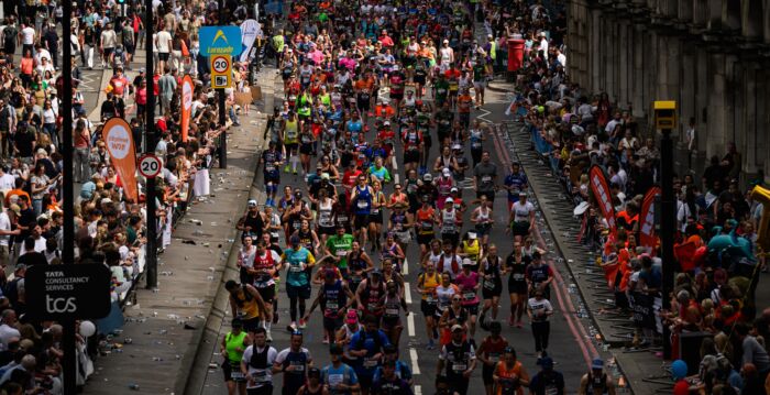 近5.7万人抵达终点 伦敦马拉松破世界纪录