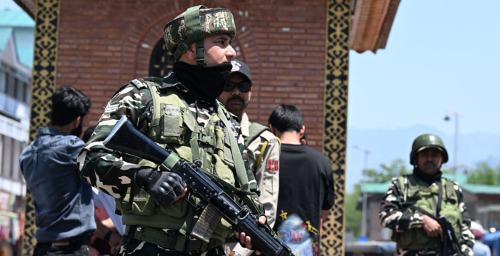 印巴连续五夜交火 巴防长警告战争风险迫近