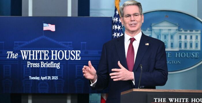 美财长：市场发出美联储应降息的信号