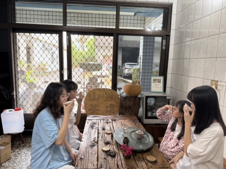 黃國瑄擔心孩子們攝取過多糖分,萌生了自製健康飲品的想法。
