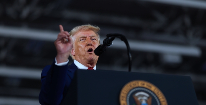 川普:中国可能自行“吞下”145%关税