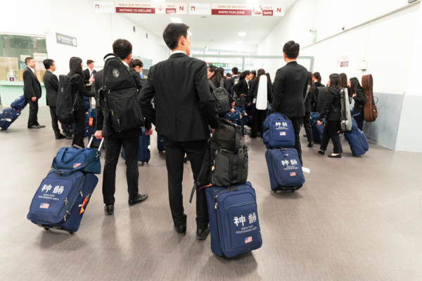 Shen Yun Performing Arts llegó al Aeropuerto Internacional de México la noche del 29 de abril de 2025, y ofrecerá 11 espectáculos en México del 1 al 10 de mayo. (Yang Jie/The Epoch Times)