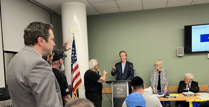 布碌崙CB15社区会议聚焦锂电池储能计划 居民反对