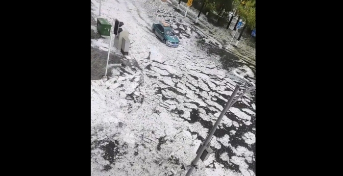 地震后四川青川又遭冰雹突袭 房屋农田受损
