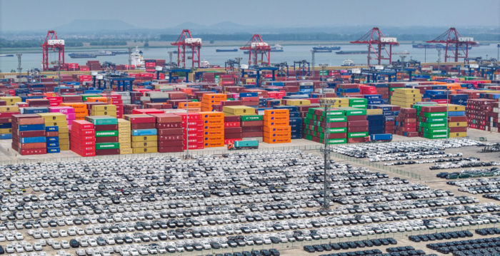 川普关税重击 中国出口货运量暴跌五成