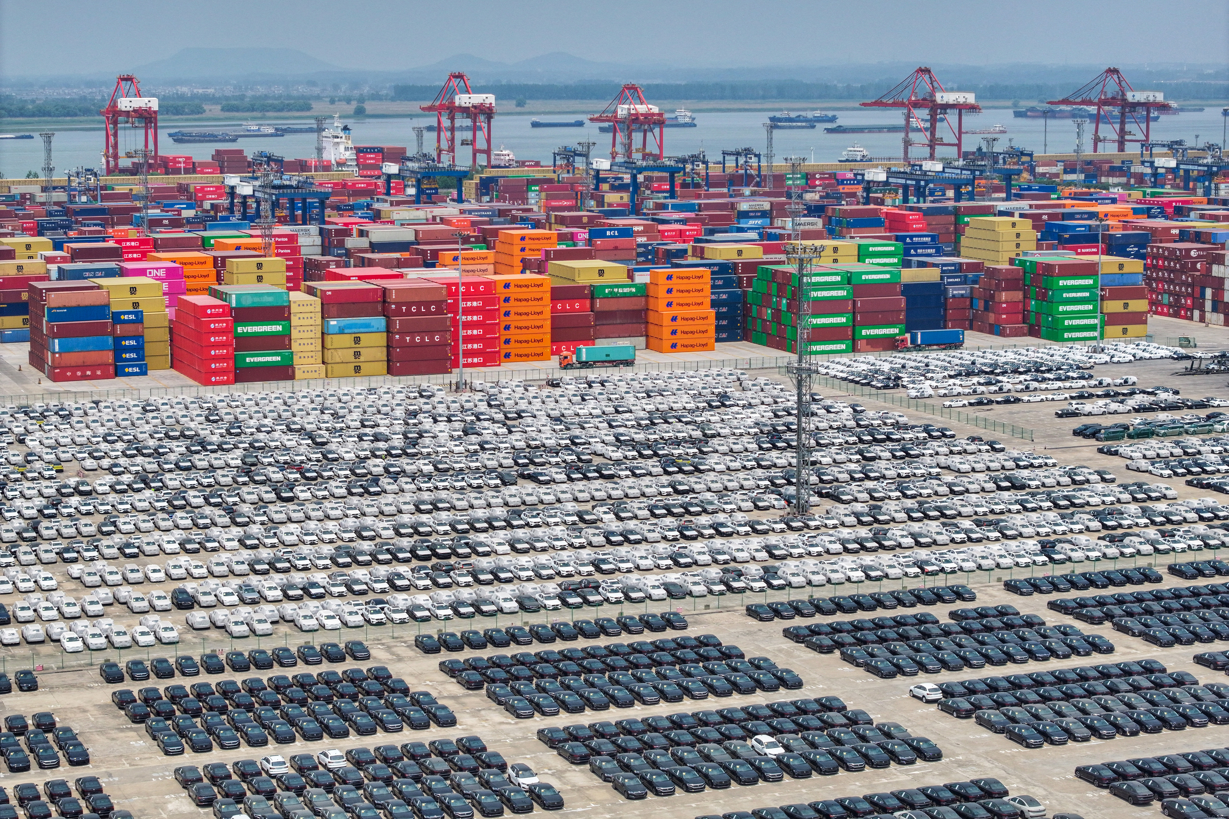 川普关税重击中国出口货运量暴跌五成| 川普关税政策| 货柜航运| 制造业PMI | 大纪元