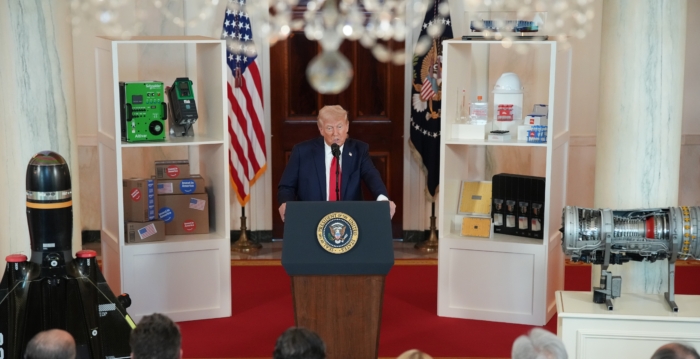 企业领袖齐聚白宫 川普称获8万亿美元投资