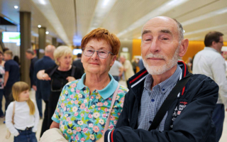 前連鎖店老闆夫婦讚神韻精彩 能量強大