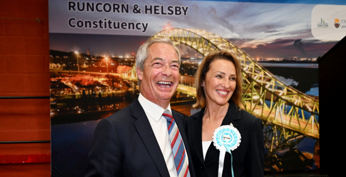 英国改革党支持率飙升 赢市长职位和国会席位