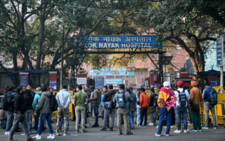 印度寺庙发生踩踏事故 至少酿六死数十伤