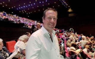 公司老闆：神韻展現中國傳統文化之美