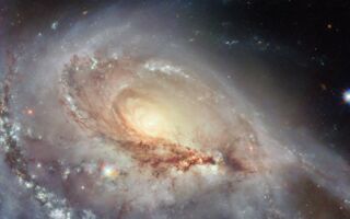 NASA公布特殊星系新圖 非螺旋或橢圓星系