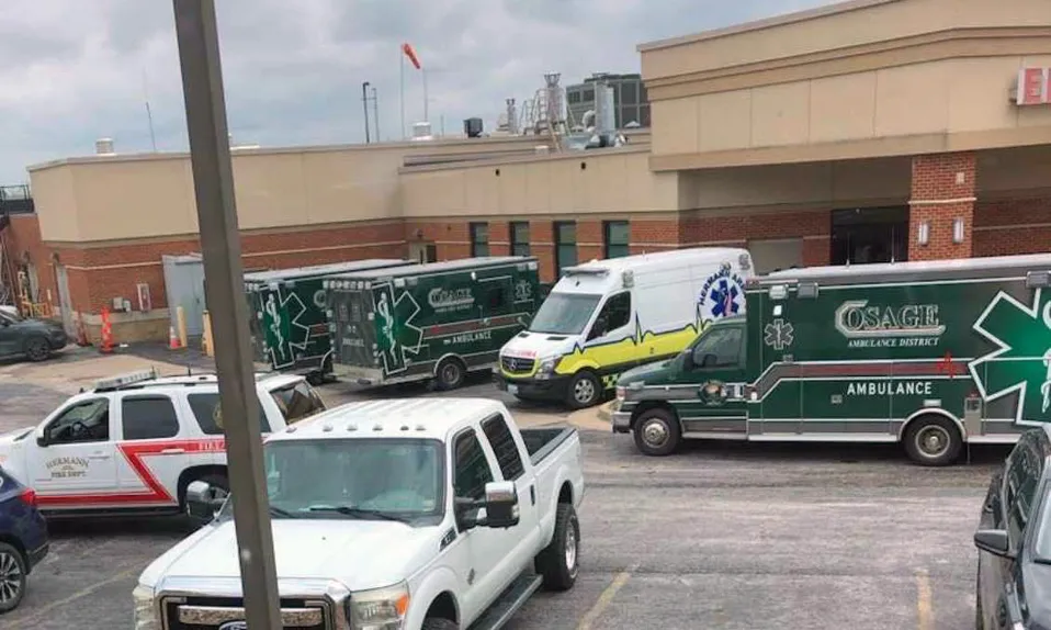 美密蘇里州大巴事故致32人傷