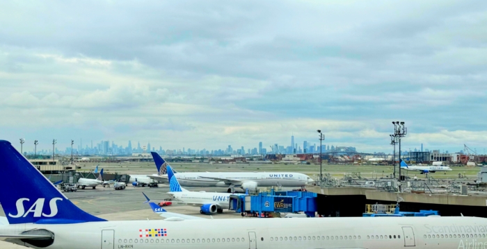 纽瓦克机场航班延误持续 舒默要求彻查