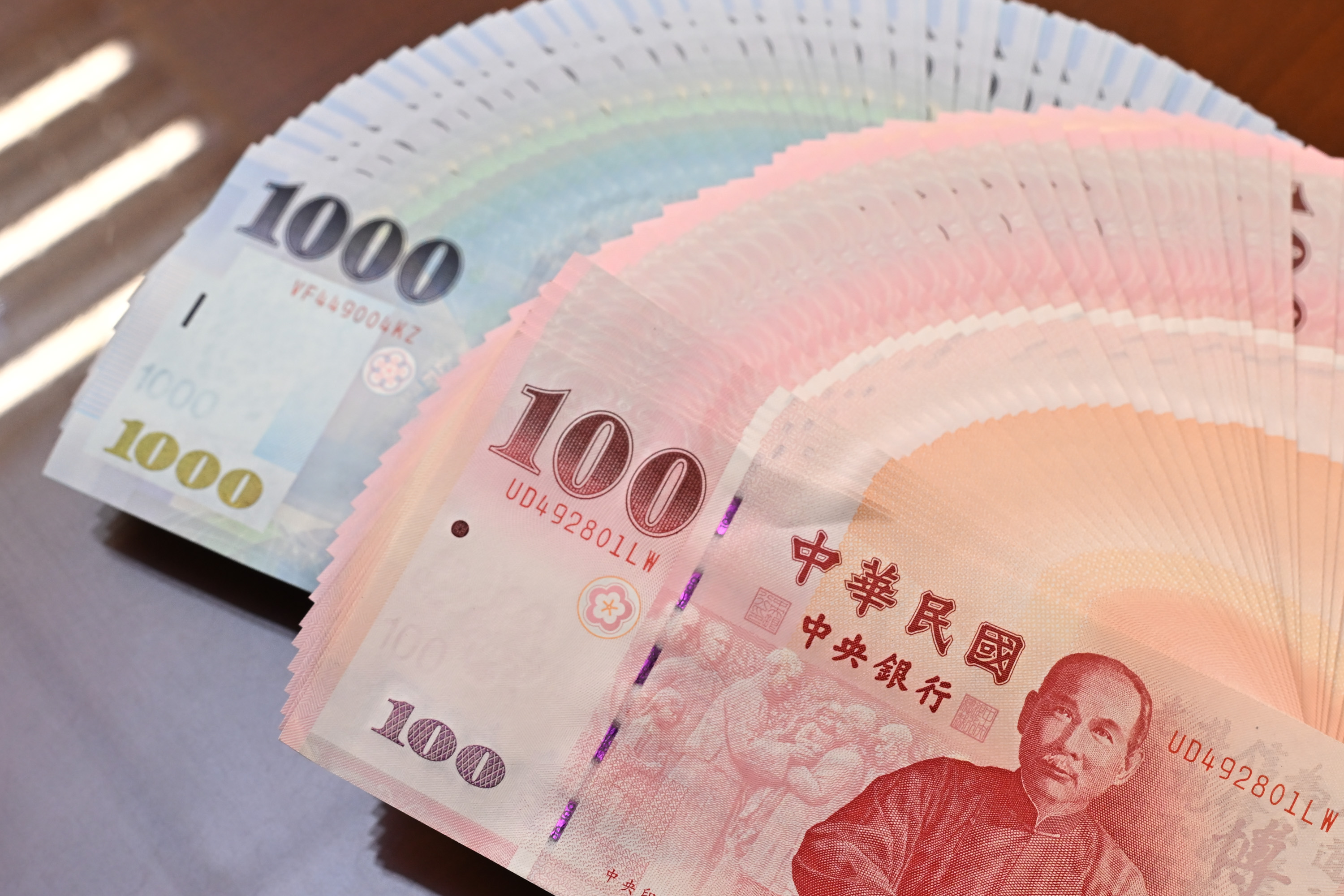 100 台币 对 马 币 (99) 사진