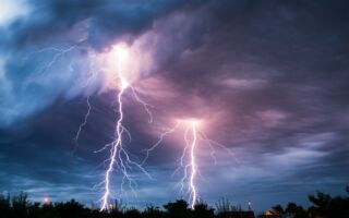 雷暴席捲灣區和加州中央山谷 引發火災