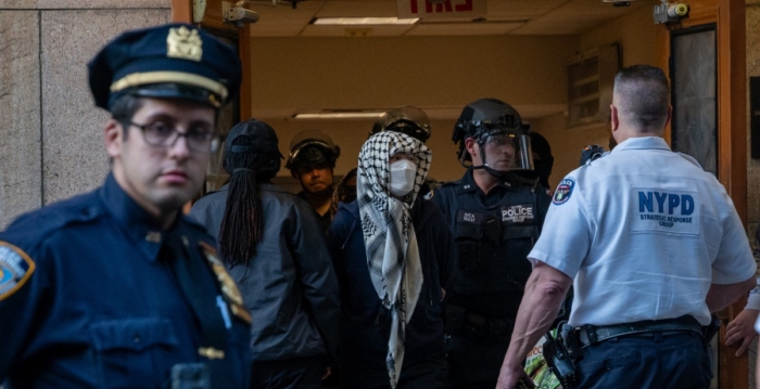 亲巴抗议者占领哥大图书馆 警方逮捕75人