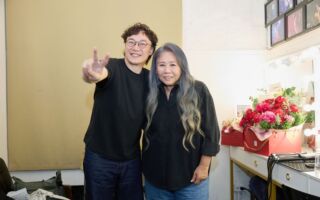 70岁音乐人陈小霞开唱 陈奕迅惊喜现身求签名