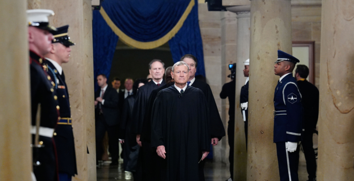 美首席大法官:司法独立是制衡行政权力的关键