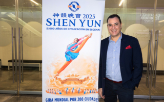 企業老闆讚神韻：一部高雅的作品