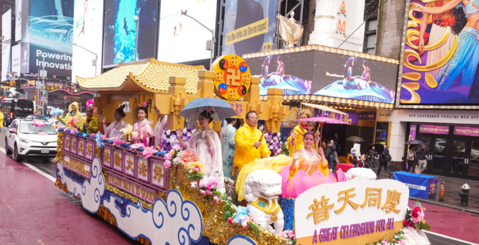 风雨中的震撼 纽约各族裔人士赞佩法轮功