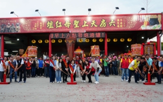 六房妈热闹过炉 成千上万信徒随行祈福