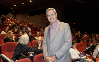 醫生「目睹」能量 讚神韻「讓我們與神相連」