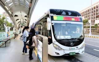 23线公车驶近10所校园 大学师生乐当公车族