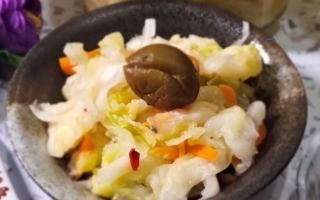 台式泡菜酸中帶甜 搭配炸雞特別對味