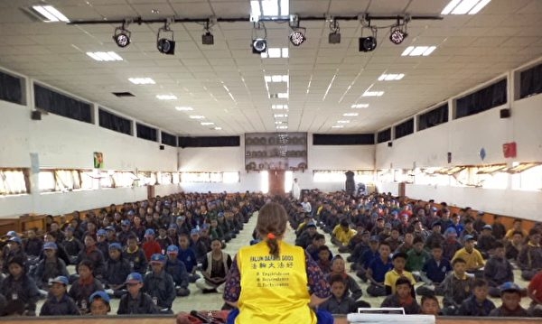 王友群:德国女士在印度广传法轮功的启示