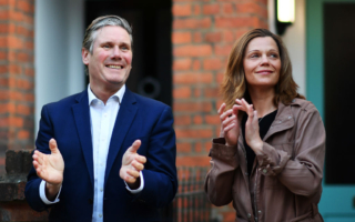 英国首相房产疑似遭纵火 一名男子被逮捕