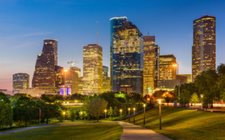 美普查局:移民潮推動去年都會區人口增長