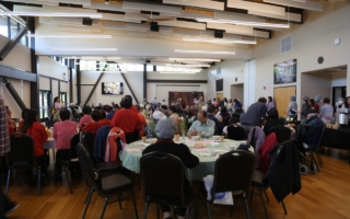 Millbrae举办长者午餐会 庆祝母亲节