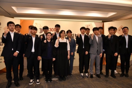 LG盃：周俊勳逆轉李元道仲邑堇奪個人首勝| 許皓鋐| 張栩| 姜東潤| 大紀元