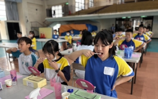 基市国小学童洁牙观摩活动 快乐洁牙热闹登场