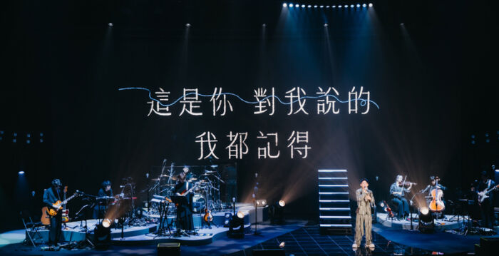 郑兴出道8年初登千人舞台 首唱新歌感谢青峰谱曲