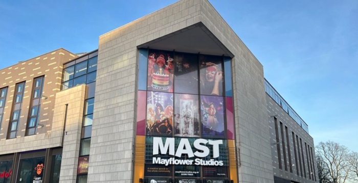 香港流亡艺术家英国修咸顿展览:记忆与重生