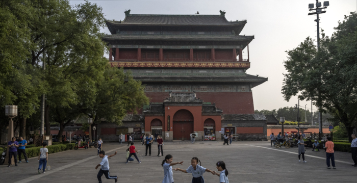 中共高调过“六一” 被指掩盖政经危局