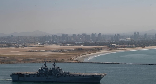 美闪电航母部署日本前沿 向中共释何信号