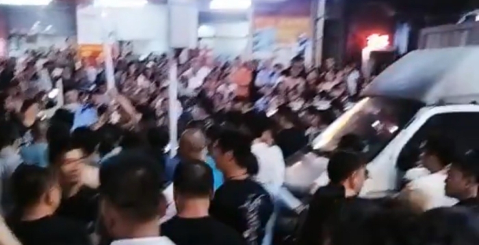 广东围村设卡收费 数百名打工者群起抗议