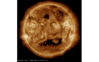 NASA發布6月4日太陽照：一張巨嘴 面露驚訝