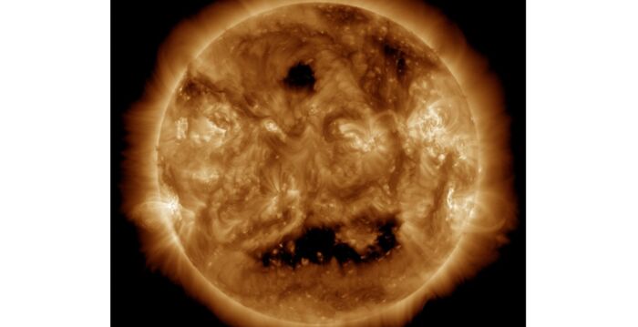 NASA发布6月4日太阳照：一张巨嘴 面露惊讶