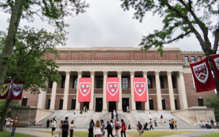 川普：希望两年内引进60万中国留学生