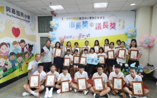 黃敏惠頒市長獎 表揚418位畢業生並送上祝福